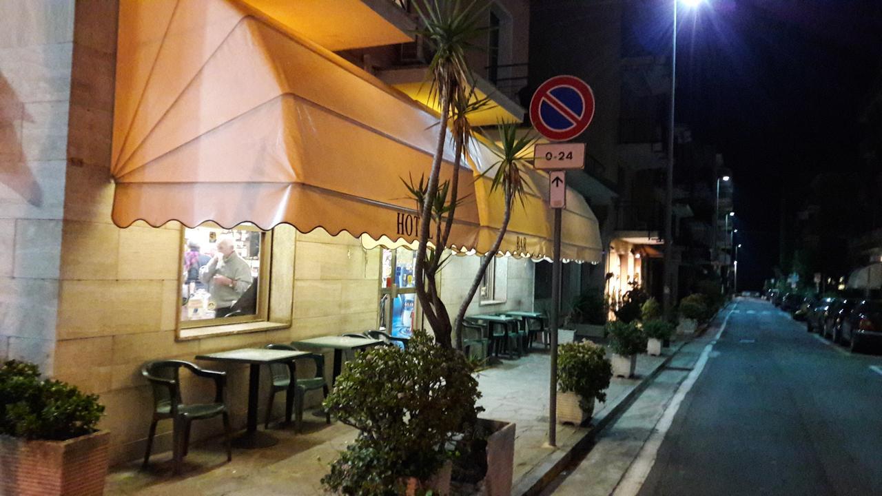 Hotel Fortuna San Bartolomeo Al Mare Exterior foto